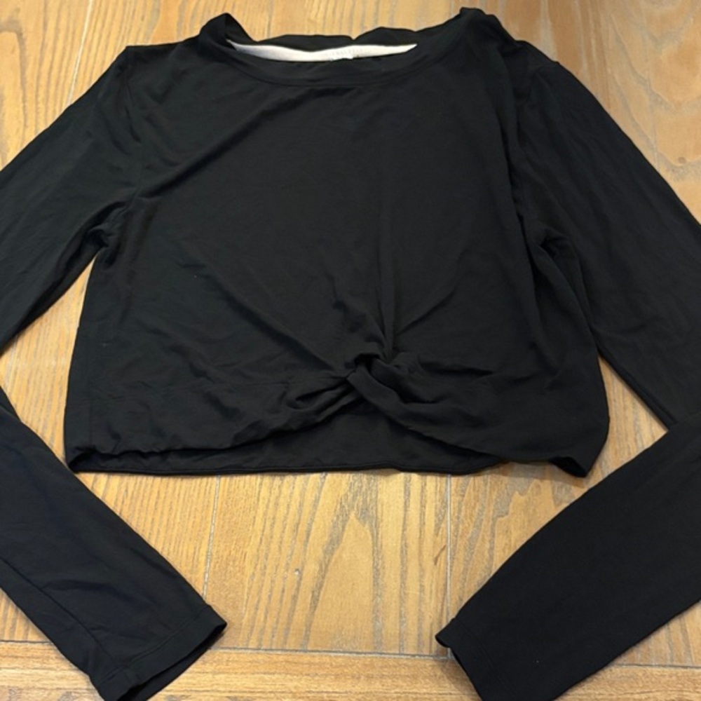 IVL COLLECTIVE  Model Twist Hem Crop Long Sleeve T-shirt